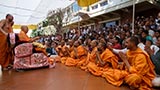  Devotees doing darshan of Swamishri