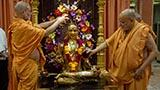  Senior sadhus perform abhishek of Bhagwan Swaminarayan