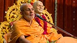 Pujya Viveksagar Swami delivers a discourse