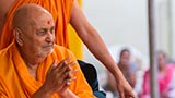 HH Pramukh Swami Maharaj bids 'Jai Swaminarayan' to devotees 