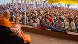  Devotees doing darshan of Swamishri