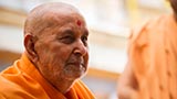  Swamishri bids 'Jai Swaminarayan' to devotees