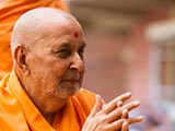  Swamishri bids 'Jai Swaminarayan' to devotees 