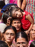  Devotees doing annakut darshan
