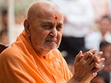  Swamishri bids 'Jai Swaminarayan' to devotees