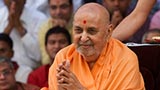  Swamishri bids 'Jai Swaminarayan' to devotees