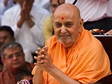  Swamishri bids 'Jai Swaminarayan' to devotees