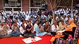  Devotees doing darshan of Swamishri