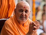  Swamishri bids 'Jai Swaminarayan' to devotees