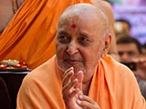  Swamishri bids 'Jai Swaminarayan' to devotees