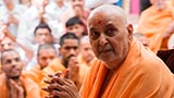  Swamishri bids 'Jai Swaminarayan' to devotees