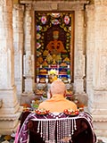  Swamishri engrossed in darshan 
