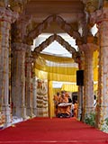  Swamishri arrives for annakut darshan