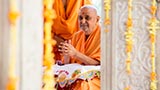  Swamishri engrossed in darshan of annakut