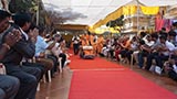  Devotees doing darshan of Swamishri on the way to assembly hall