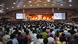  Devotees during the assembly