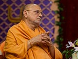  Pujya Ishwarcharan Swami engrossed in darshan of Swamishri