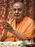  Swamishri during the assembly