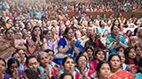  Devotees engrossed in darshan of Swamishri