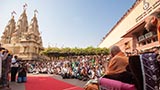  Devotees doing darshan of Swamishri