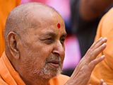  HH Pramukh Swami Maharaj blesses devotees