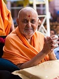  Swamishri bids 'Jai Swaminarayan' to devotees 