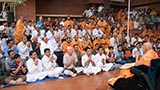  Devotees doing darshan of Swamishri