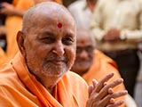  Swamishri bids 'Jai Swaminarayan' to devotees 