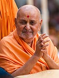  Swamishri bids 'Jai Swaminarayan' to devotees 