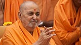  Swamishri bids 'Jai Swaminarayan' to devotees 