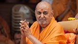  Swamishri bids 'Jai Swaminarayan' to sadhus