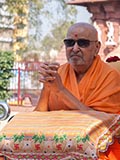  Swamishri bids 'Jai Swaminarayan' to devotees 