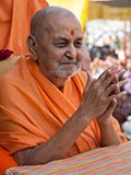  Swamishri bids 'Jai Swaminarayan' to devotees 
