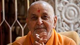  Swamishri bids 'Jai Swaminarayan' to sadhus