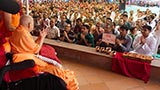  Devotees doing darshan of Swamishri