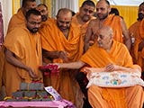  Swamishri sanctifies bricks for the new mandir at APC, Vallabh Vidyanagar