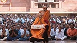  Swamishri greets devotees with 'Jai Swaminarayan'