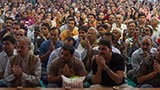  Devotees doing darshan of Swamishri