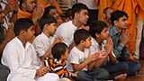  Kids doing darshan of Swamishri