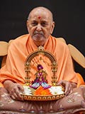  Swamishri with Shri Harikrishna Maharaj 