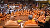  Sadhus and devotees perform arti