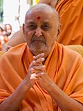  Swamishri engrossed in darshan