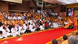  Devotees doing darshan of Swamishri