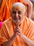  Swamishri blesses devotees