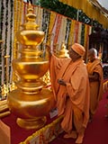  Pujya Doctor Swami performs pujan of kalashas