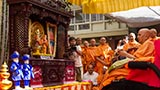  Swamishri performs pratishtha arti