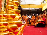  Swamishri performs arti