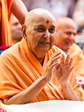  Swamishri blesses devotees