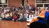 Devotees doing darshan of Swamishri
