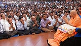  Devotees doing darshan of Swamishri